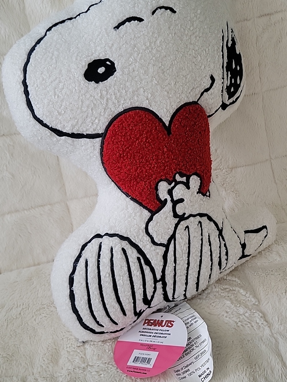 Peanuts Snoopy Decorative Pillow Hugging Heart Limided Edition - Picture 7 of 8
